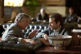 Eddie Morra (Bradley Cooper) und Carl Van Loon (Robert De Niro) haben gro&szlig;e Pl&auml;ne mit der Droge, doch dann erkennt Eddie, welche Folgen die Einnahme der Pille hat ...