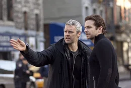 L-R: Neil Burger (der Regisseur) und Eddie Morra (Bradley Cooper)
