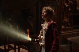 Max (Lucas Herzog) will dem Spuk auf den Grund gehen.