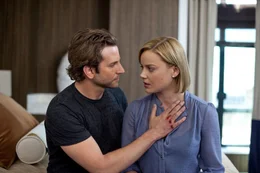 Bradley Cooper als Eddie Morra, Abbie Cornish als Lindy Photographe:  Ville: