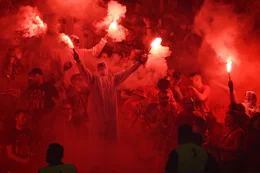 DFB-Pokalfinale 2024 - Ultras in der Kurve mit Pyros.