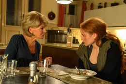 L-R: Henriette Frey (Christiane H&ouml;rbiger), Lena Setzlaff (Barbara Meier).