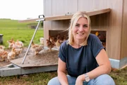 Teresa Nitzl vor ihrem Hühnerstall. Teresa Nitzl vor ihrem Hühnerstall.