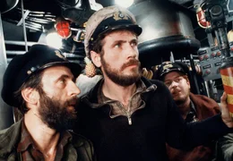Au&szlig;er Gefahr? Kapit&auml;n Hellriegel (J&uuml;rgen Prochnow, Mitte), der Chefingenieur (Klaus Wennemann, li.) und die Nummer Zwo (Martin Semmelrogge) peilen die Lage.