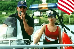 Auf der Spur eines dunklen Geheimnisses: Wasserschutzpolizist Tom Hardy (Bruce Willis, l.) und seine Kollegin Jo (Sarah Jessica Parker, r.) ...