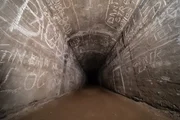 In den Luftschutztunneln des britischen Ramsgate finden im Zweiten Weltkrieg viele Einwohner Unterschlupf.