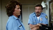 Engel in Uniform: Jonathan (Michael Landon) und Mark (Victor French) müssen einem verzweifelten Polizisten helfen Engel in Uniform: Jonathan (Michael Landon) und Mark (Victor French) müssen einem verzweifelten Polizisten helfen