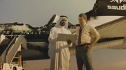 REENACTMENT - Ermittler (gespielt von Martin Sims und Farid Yazdani) treffen auf dem Riyahd International Airport in Saudi-Arabien ein, um das schwelende Wrack des Saudia-Flugs 163 zu untersuchen. Sie suchen nach Beweisen f&uuml;r die Ursache des Feuers, bei dem alle 301 Menschen an Bord ums Leben kamen.