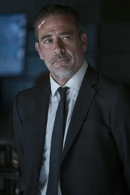Agent Harvey Russell (Jeffrey Dean Morgan).