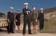 V.l.: Sturgis Turner (Scott Lawrence), Lt. Loren Singer (Nanci Chambers), Harmon Rabb, Jr. (David James Elliott), Sarah MacKenzie (Catherine Bell), Bud Roberts, Jr. (Patrick Labyorteaux)