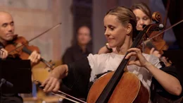 Sol Gabetta w&auml;hrend des Konzerts auf dem Menuhin Festival in Gstaad.