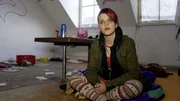 Leipzig - Drogenschwerpunkt in Sachsen. Dort lebt die 24-jährige Eva in einem Abrisshaus und konsumiert Crystal Meth und Heroin.