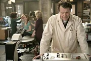 Dr. Walter Bishop (John Noble)