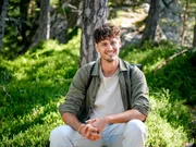 Am Semmering, dort, wo einst selbst der Kaiser zur Sommerfrische verweilte, sucht Single Diego nun sein Liebesglück! Am Semmering, dort, wo einst selbst der Kaiser zur Sommerfrische verweilte, sucht Single Diego nun sein Liebesglück!