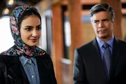 Fatima Namazi (Medalion Rahimi, l.); Louis Ochoa (Esai Morales, r.)
