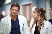 Grey's Anatomy Staffel 19 Folge 19 Chris Carmack als Dr. Atticus Lincoln, Camilla Luddington als Dr. Jo Wilson Grey's Anatomy Staffel 19 Folge 19 Chris Carmack als Dr. Atticus Lincoln, Camilla Luddington als Dr. Jo Wilson