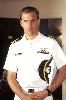 Tom Farrell (Kevin Costner)