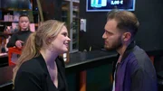 Malte ist happy, dass er Raffi den Job als Chefbooker vor der Nase weggeschnappt hat. Als Piet ihn in Millas Abwesenheit sogar zu seiner rechten Hand macht, wähnt er sich am Ziel. Doch Raffi lässt sich das nicht gefallen und schlägt zurück. Malte ist happy, dass er Raffi den Job als Chefbooker vor der Nase weggeschnappt hat. Als Piet ihn in Millas Abwesenheit sogar zu seiner rechten Hand macht, wähnt er sich am Ziel. Doch Raffi lässt sich das nicht gefallen und schlägt zurück.