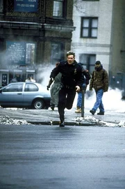 Sender: ProSieben Programmwoche: 19/2003 Datum: 03.05.2003 Uhrzeit: 20:15 Titel: Vertrauter Feind Originaltitel: The Devil's Own Land: USA Jahr: 1997 Genre: Thriller Fotonachweis: &copy; Columbia TriStar Bildtext: Als Francis Toms (Harrison Ford) Familie in Gefahr bringt, muss der friedliebende Familienvater zur Waffe greifen ...
