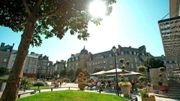 Place des Fr&egrave;res Lamannais, Saint Malo.