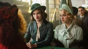 v.li.: Pauline Maul&eacute;on (Rebecca Marder), Madeleine Verdier (Nadia Tereszkiewicz)