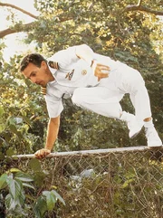 Tom Farrell (Kevin Costner)