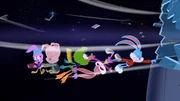 v.li.: Sweetie Bird, Hamton J. Pig, Marvin the Martian, Babs Bunny, Buster Bunny