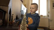 Philipp freut sich auf Weihnachten.