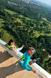 Edge Walk auf dem Fernsehturm