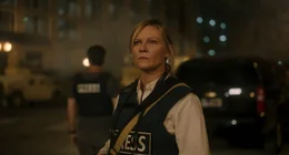 Lee (Kirsten Dunst)