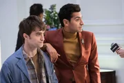 L-R: Craig (Daniel Radcliffe), Sanjay (Karan Soni)