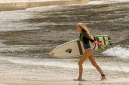 Nancy (Blake Lively).