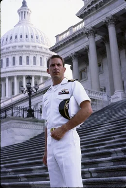 Tom Farrell (Kevin Costner)