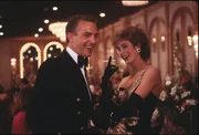 L-R: Tom Farrell (Kevin Costner) und Susan Atwell (Sean Young)
