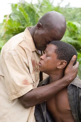 Solomon Vandy (Djimon Hounsou, l.)