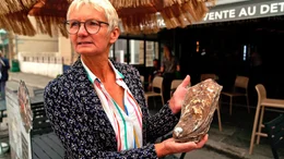 Christine Raccine betreibt eine Austernzucht und ein Restaurant in Cancale.