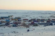 Die Inuit im polaren Norden Kanadas machen noch heute von ihren traditionellen Kulturtechniken Gebrauch. Ca. 80 Prozent der Bev&ouml;lkerung Iqaluits, der Hauptstadt Nunavuts, besteht aus Inuit.