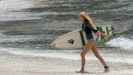 Nancy (Blake Lively) in Columbia Pictures THE SHALLOWS.