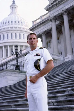 Tom Farrell (Kevin Costner)