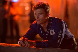 Luke Collins (Scott Eastwood)