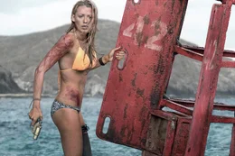 Nancy Adams (Blake Lively) k&auml;mpft im Meer ums &Uuml;berleben.