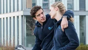 Ben (Philipp Danne, l.) sorgt sich um Julia (Mirka Pigulla, r.). Wie lange kann sie die Doppelbelastung noch ertragen?