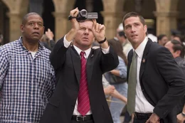 Barnes (Dennis Quaid, M.) Instinkt sagt ihm, dass auf der Kamera von Howard Lewis (Forest Whitaker, l.) etwas zu sehen ist, das sie zum Attent&auml;ter f&uuml;hren k&ouml;nnte.