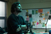 Entsetzt muss Marshall (Henry Cavill) feststellen, wie viele weibliche Entf&uuml;hrungsopfer es in den vergangenen Jahren gab.