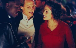 Die beiden Cops John (Wesley Snipes, l.) und Charlie (Woody Harrelson, M.) verbringen Zeit mit ihrer neuen Kollegin Grace Santiago (Jennifer Lopez, r.), die ihnen den Kopf verdreht.