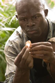 Der Fischer Solomon Vandy (Djimon Hounsou) wird mit anderen M&auml;nnern aus seinem Dorf entf&uuml;hrt und zur Arbeit in die Diamantminen geschickt.