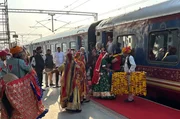 Bahnreise in Indien: Empfang der Fahrgäste des Deccan Odyssey in Jaipur, der Hauptstadt von Rajasthans. Bahnreise in Indien: Empfang der Fahrgäste des Deccan Odyssey in Jaipur, der Hauptstadt von Rajasthans.