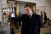 Der junge Inspektor Morse (Shaun Evans) ermittelt mithilfe eines Fotos zu der Leiche eines jungen Mannes und geht dem Fall auf den Grund.