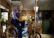 Peter (Peter Lustig) auf seiner Nudelaufwickelmaschine. Peter (Peter Lustig) auf seiner Nudelaufwickelmaschine.