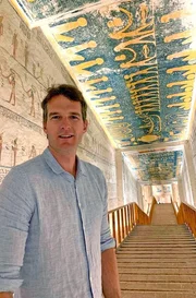 Historiker Dan Snow erkundet das Innere der Stufenpyramide des alt&auml;gyptischen K&ouml;nigs Djoser in Sakkara (&Auml;gypten).
